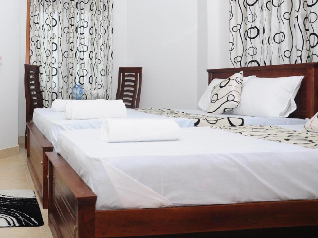 Sihilro Regency Hotel Udawalawe Buitenkant foto