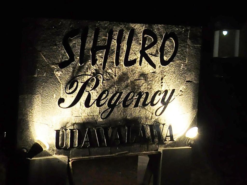 Sihilro Regency Hotel Udawalawe Buitenkant foto