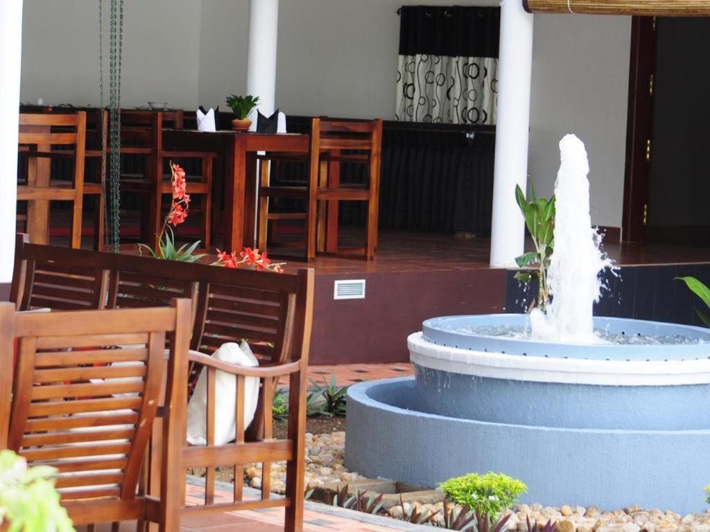 Sihilro Regency Hotel Udawalawe Buitenkant foto