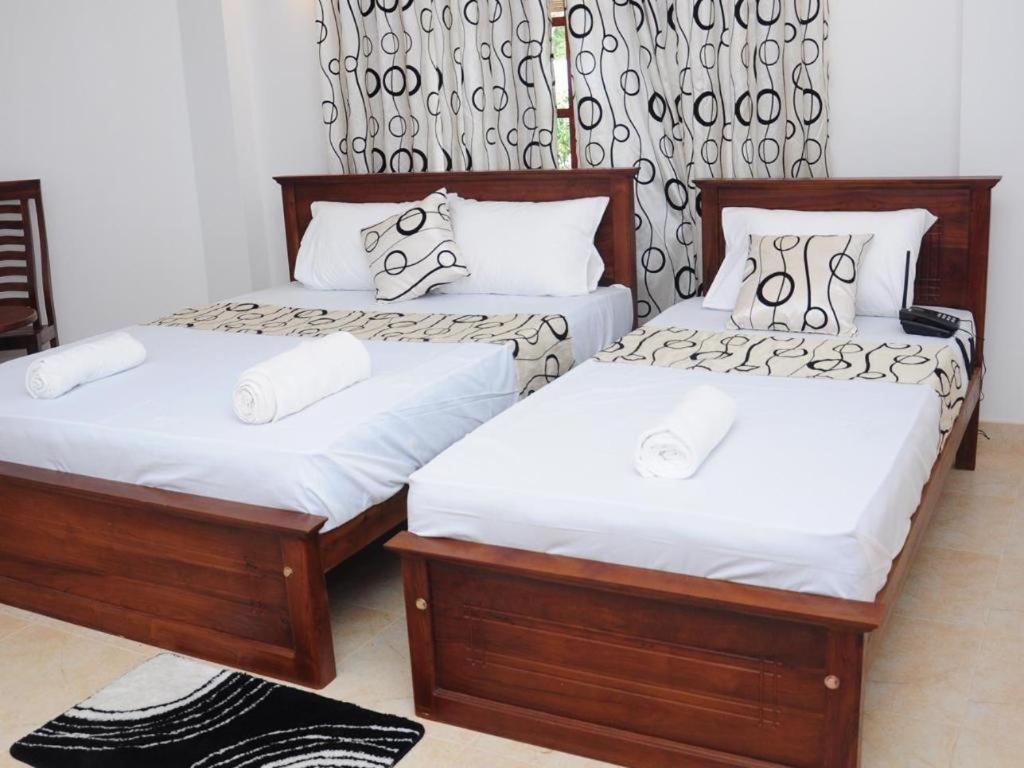 Sihilro Regency Hotel Udawalawe Buitenkant foto