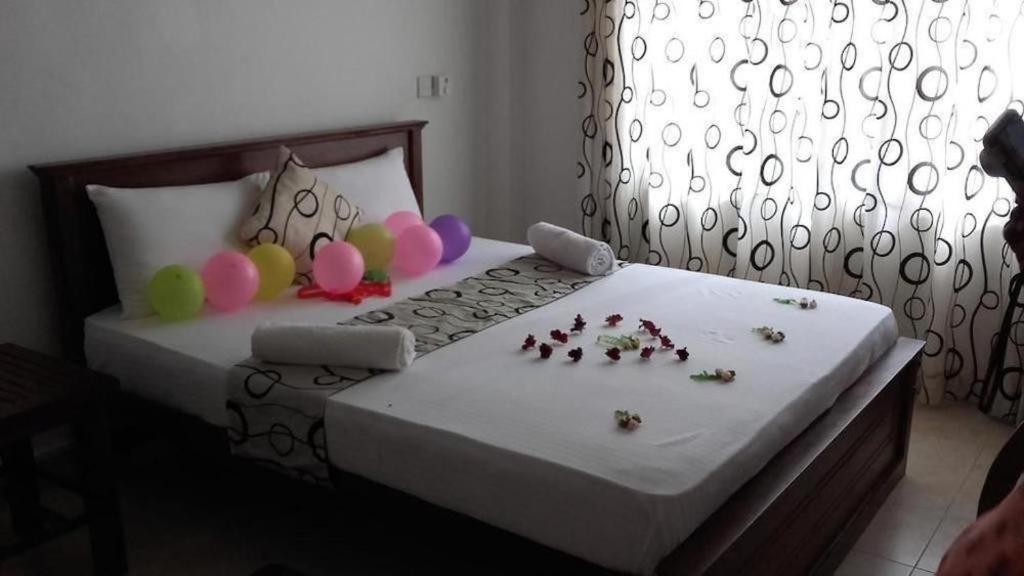 Sihilro Regency Hotel Udawalawe Buitenkant foto