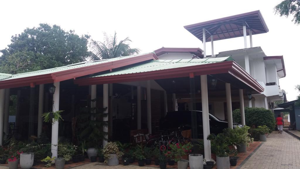Sihilro Regency Hotel Udawalawe Buitenkant foto