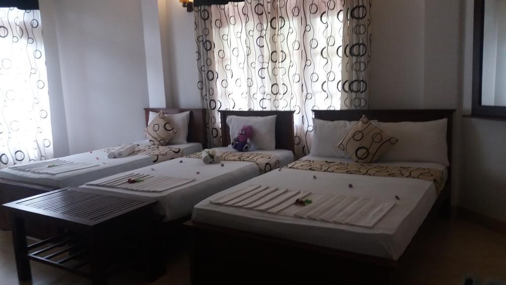 Sihilro Regency Hotel Udawalawe Buitenkant foto