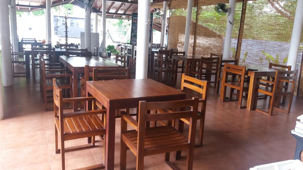 Sihilro Regency Hotel Udawalawe Buitenkant foto