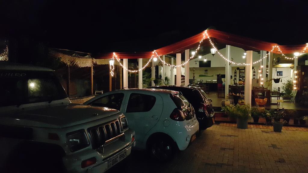 Sihilro Regency Hotel Udawalawe Buitenkant foto