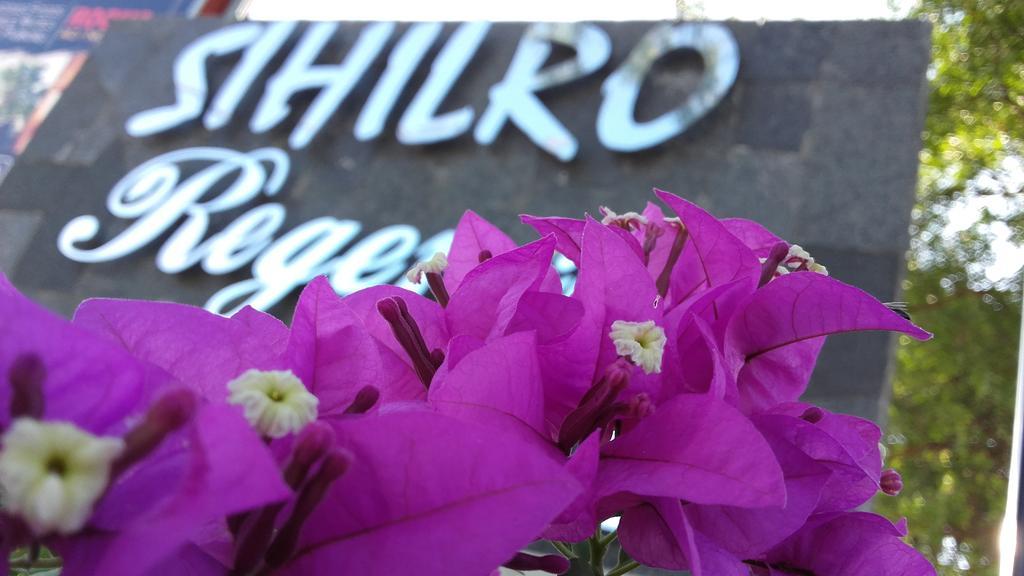 Sihilro Regency Hotel Udawalawe Buitenkant foto