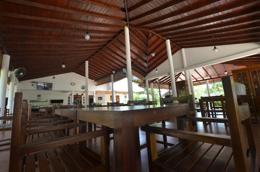 Sihilro Regency Hotel Udawalawe Buitenkant foto