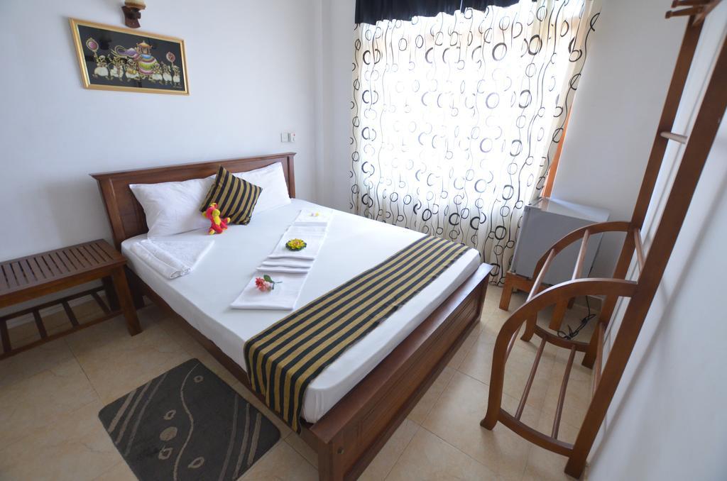 Sihilro Regency Hotel Udawalawe Buitenkant foto