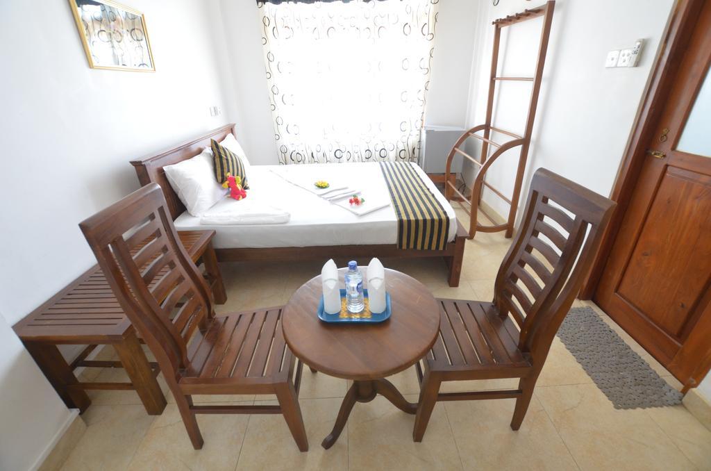 Sihilro Regency Hotel Udawalawe Buitenkant foto