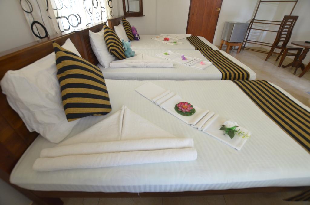 Sihilro Regency Hotel Udawalawe Buitenkant foto