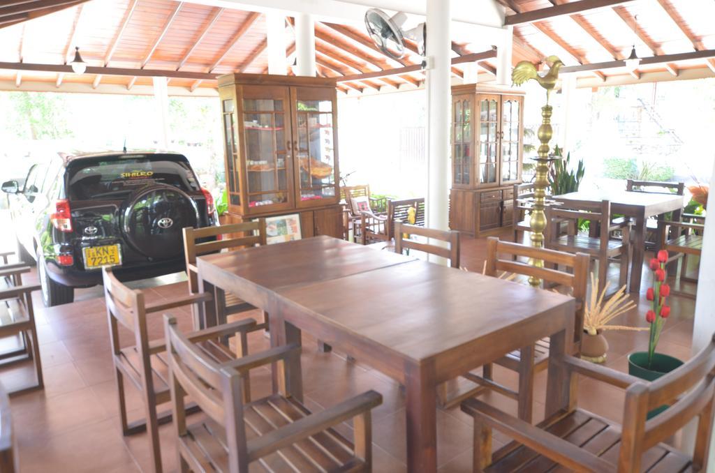 Sihilro Regency Hotel Udawalawe Buitenkant foto
