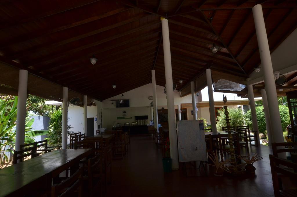 Sihilro Regency Hotel Udawalawe Buitenkant foto