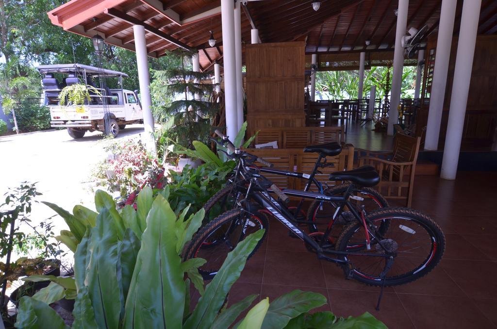 Sihilro Regency Hotel Udawalawe Buitenkant foto