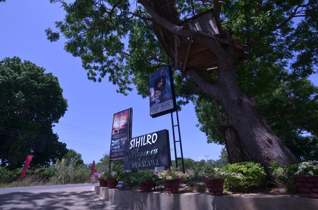 Sihilro Regency Hotel Udawalawe Buitenkant foto