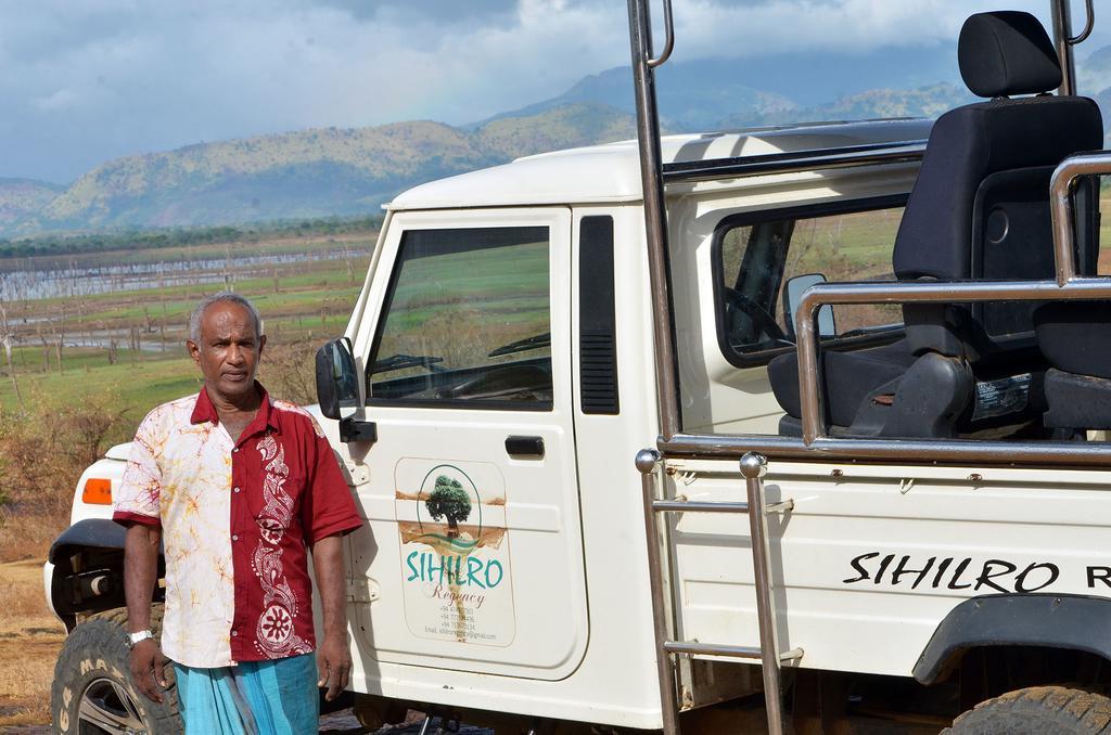 Sihilro Regency Hotel Udawalawe Buitenkant foto