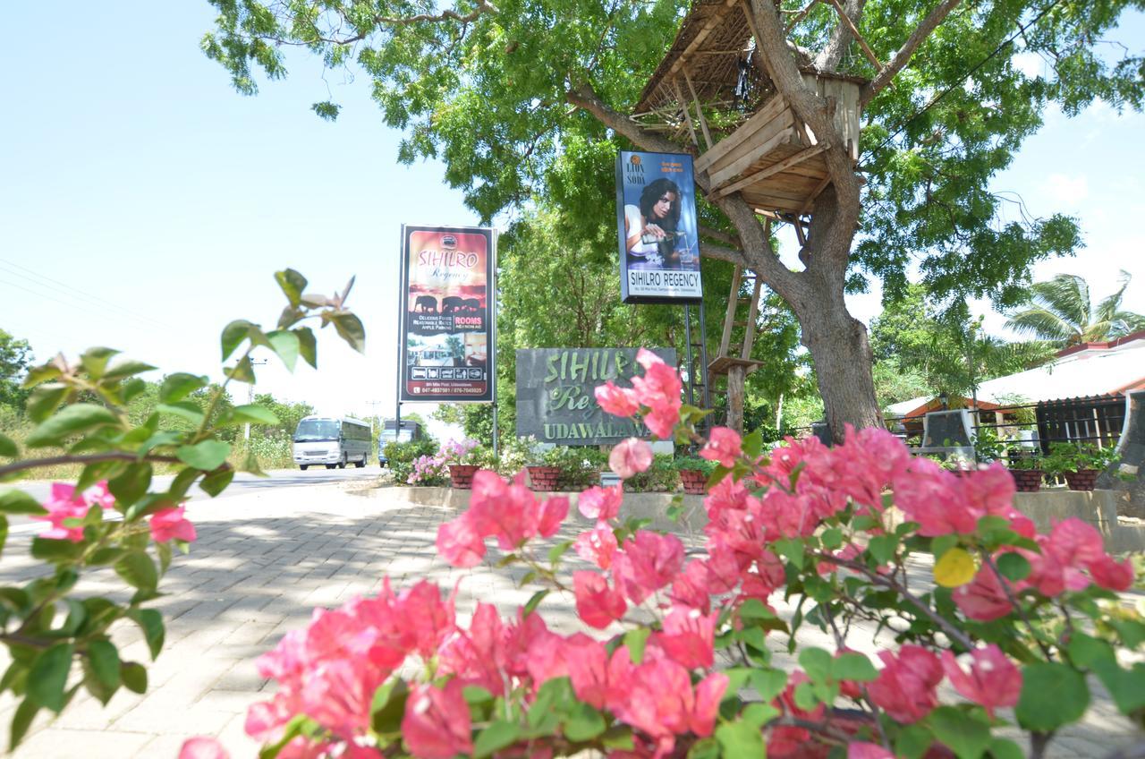 Sihilro Regency Hotel Udawalawe Buitenkant foto