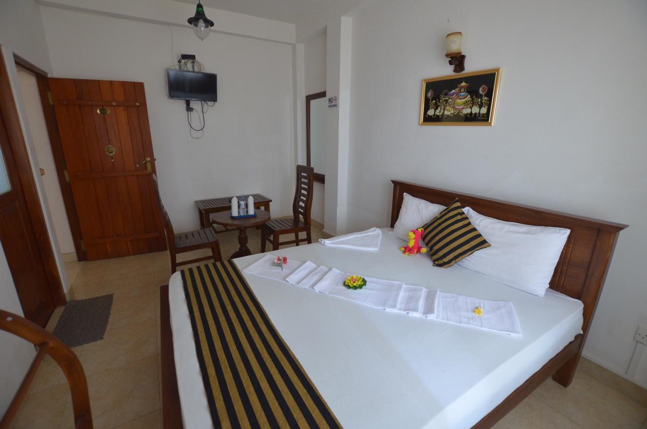Sihilro Regency Hotel Udawalawe Buitenkant foto